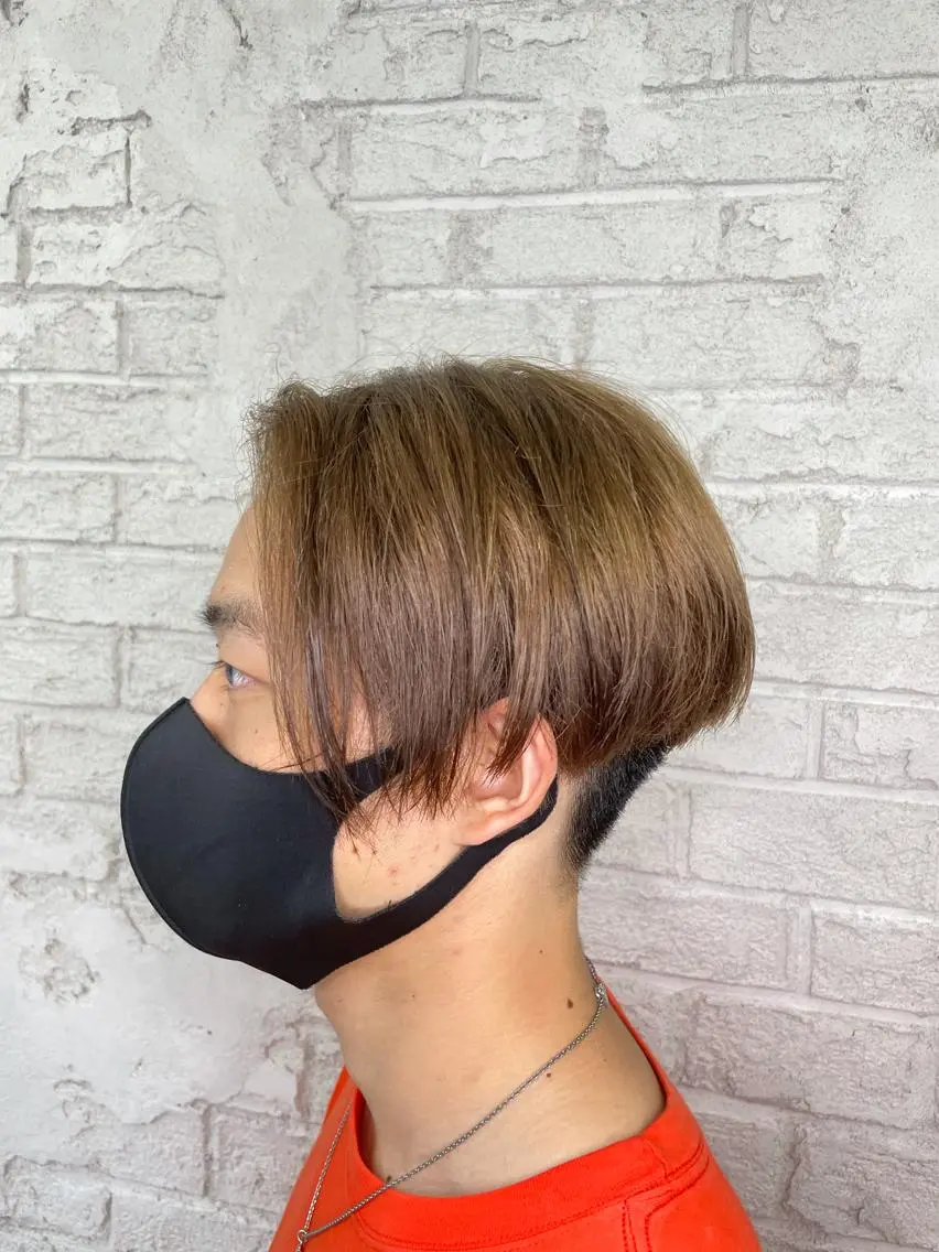 ショート カラー メンズ センターパート 刈り上げ ブリーチ特化 ハイトーンRYOYAのヘアスタイル