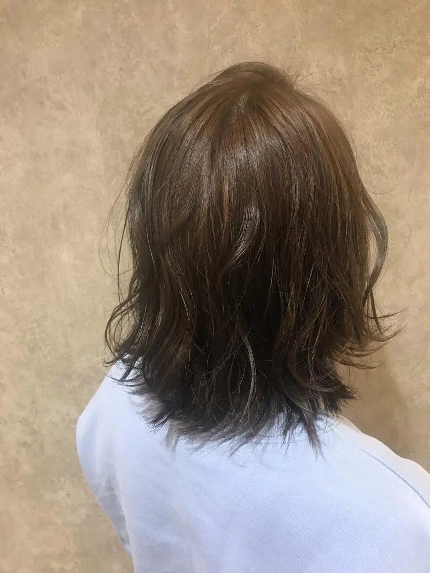 ショート カラー アッシュ ベージュカラー 外ハネヘア ショート／透明感 カラー加治竜汰💡のヘアスタイル