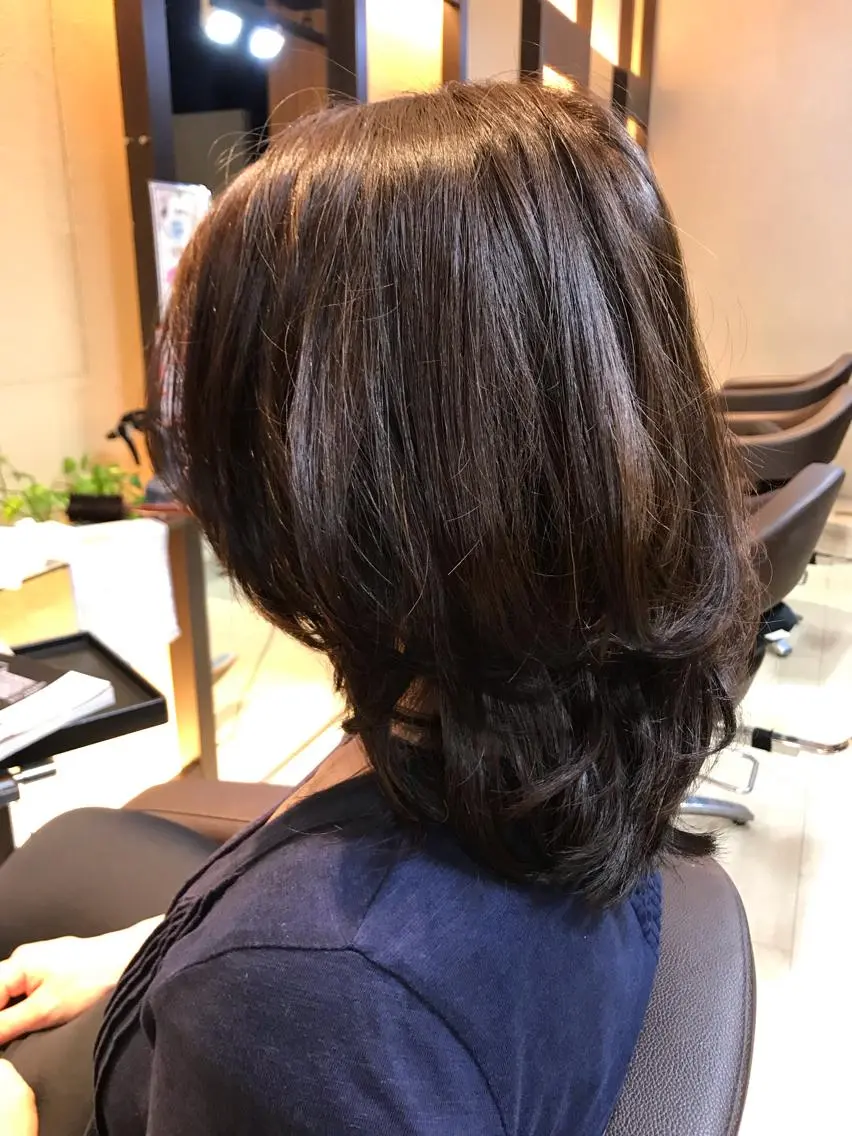 ミディアム 縮毛矯正 ミディアム レイヤー 顔周り金山のヘアスタイル