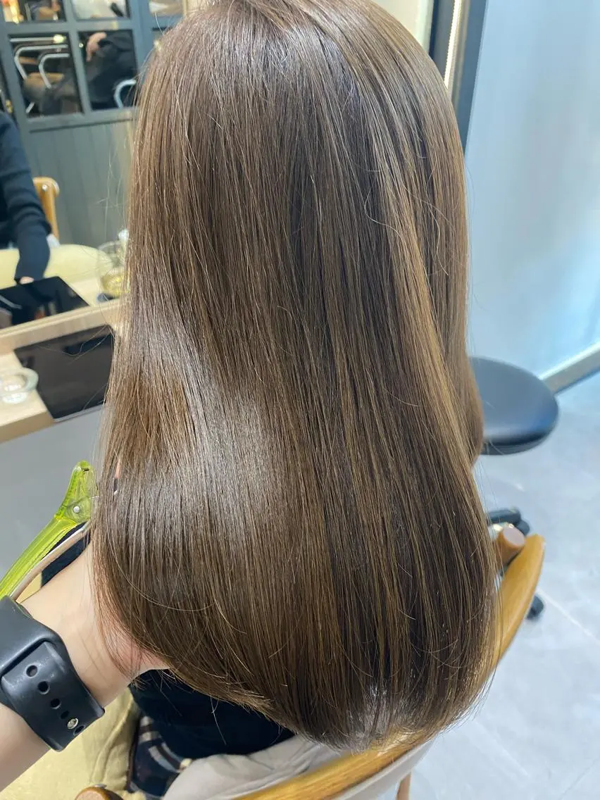 ミディアム ヘアカラー トリートメント 似合う髪型見つけます AYAKAのヘアスタイル
