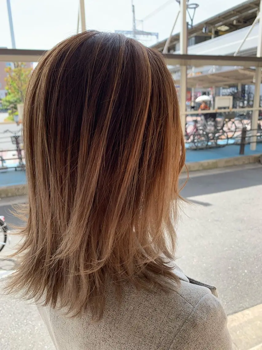ミディアム カラー 韓国レイヤー×艶髪 ハイトーンRyukiのヘアスタイル