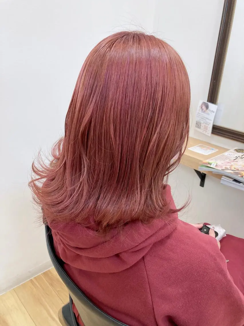 ミディアム カラー ベージュカラー ブリーチ ピンクカラー ピンクベージュ トリートメント カット パーマ トリートメント 大野 まゆのヘアスタイル
