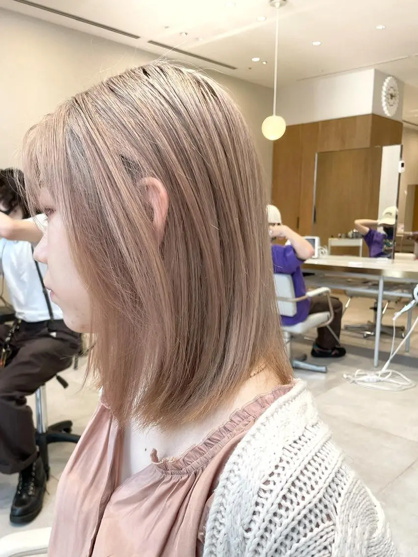 ミディアム カラー ベージュカラー 透明感カラー グレージュ ボブ カット ヘアカラー トリートメント レイヤー専門家 ダブルカラー修のヘアスタイル