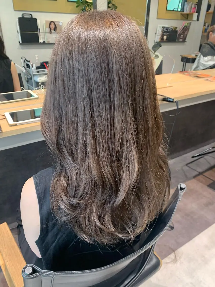 ロング カラー ベージュカラー ブリーチ カット ヘアカラー トリートメント hubhair レイヤー/透明感のヘアスタイル