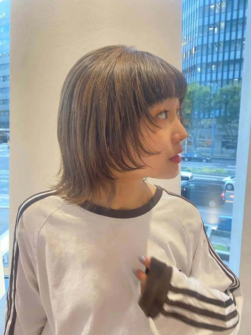 ショート カラー ブリーチ グレージュ 増井 彩乃のヘアスタイル
