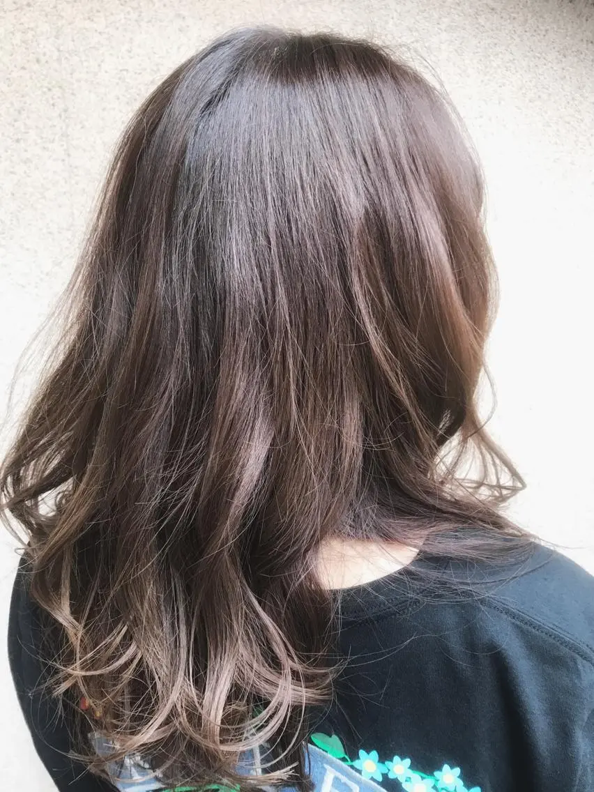ミディアム カラー グレージュ ピンクカラー vato バトのヘアスタイル