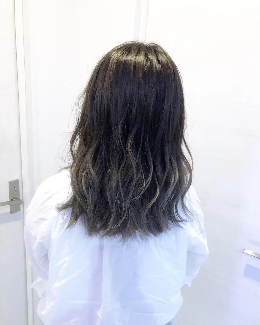 ミディアム カラー ブリーチ グラデーションカラー 白井 つづりのヘアスタイル
