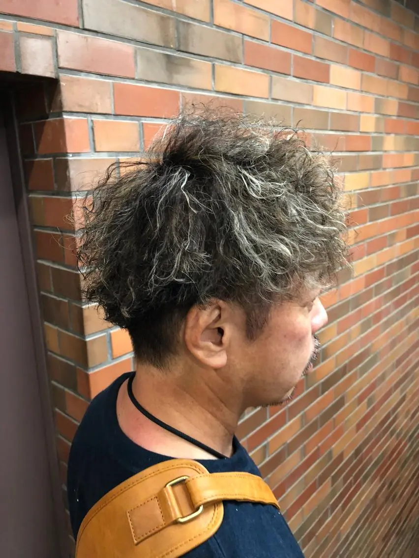 ショート カラー パーマ メンズ メンズハイライト ハイライトカラー ハイライト カット ヘアカラー パーマ TOSHIKI| 上福岡メンズ|副店長のヘアスタイル