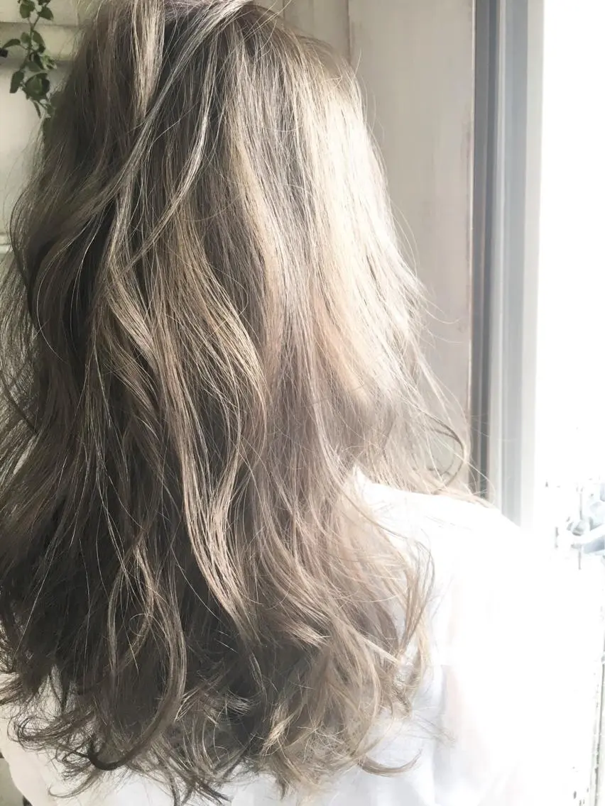 ロング カラー AnFye cinq milleのヘアスタイル