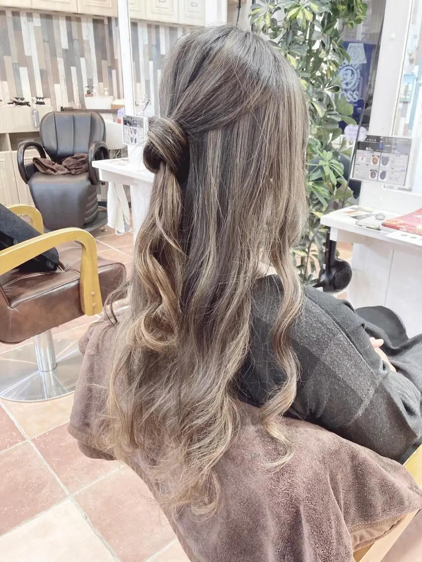 ロング ハイライト 大澤 唯のヘアスタイル