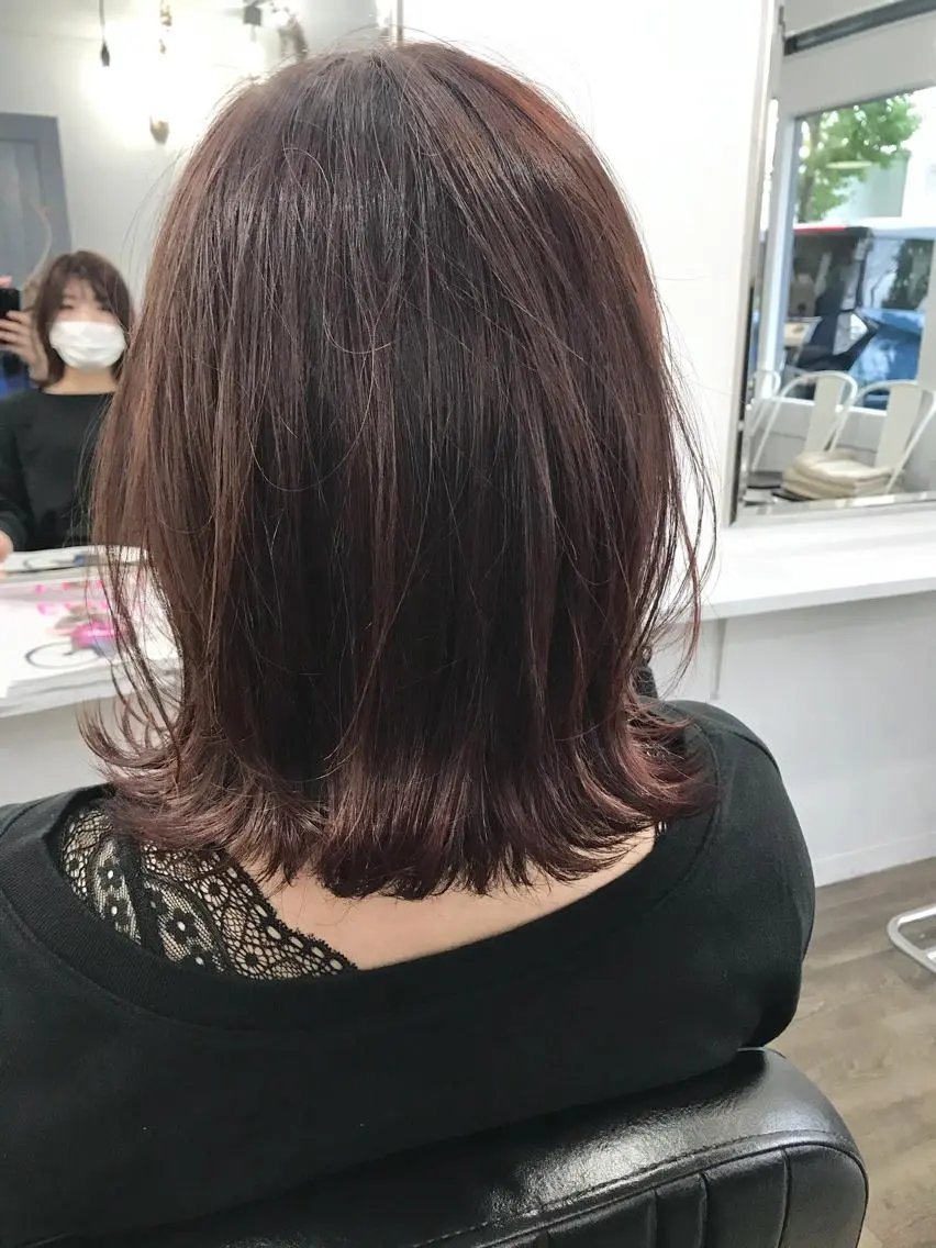 ミディアム ピンクブラウン ボブ 外ハネヘア カット ヘアカラー トリートメント 宮本 祥生のヘアスタイル