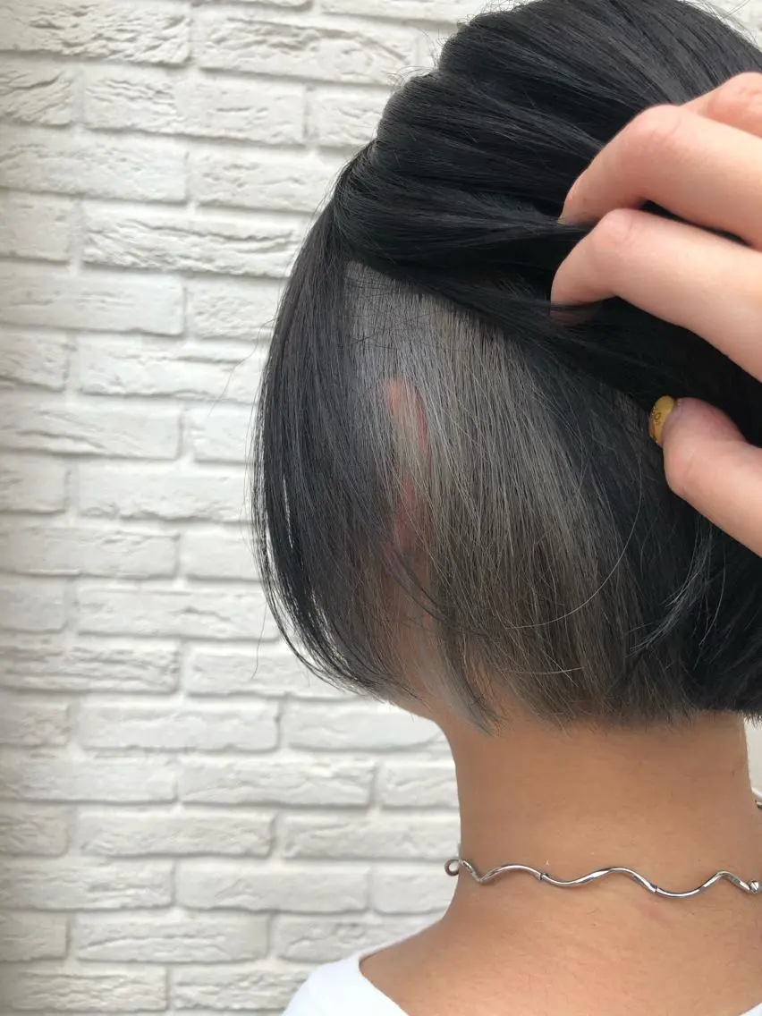 ミディアム カラー グレージュ インナーカラー カット ヘアカラー 吉村 絢乃のヘアスタイル