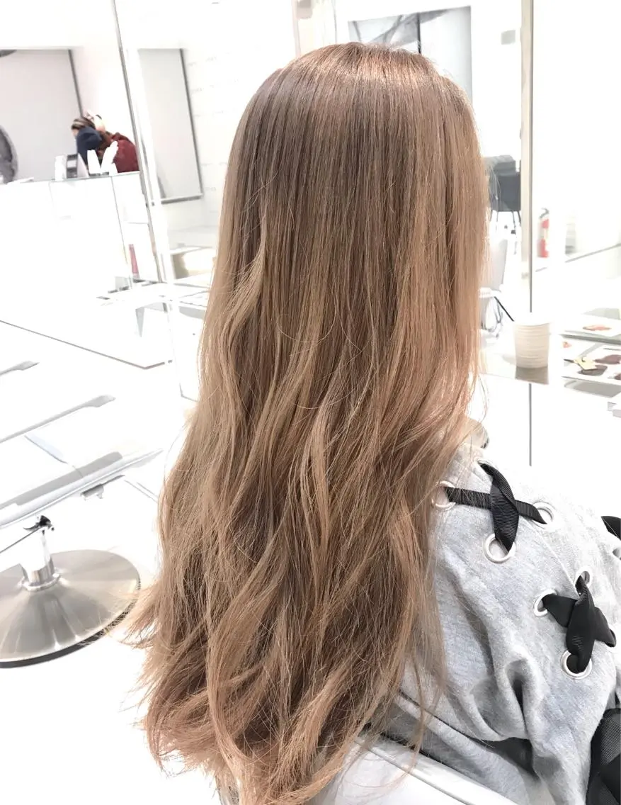 ロング カラー ベージュカラー ヘアカラー 加藤 憂のヘアスタイル