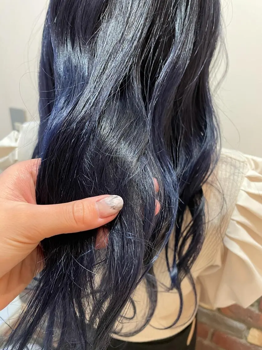 ロング カラー 透明感カラー 🩶🩵🩷AIRIのヘアスタイル