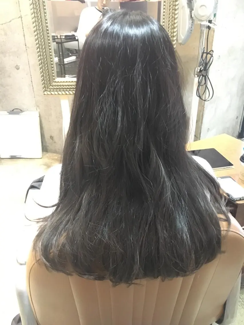 ロング カラー ダークグレー ダブルカラー 北條 優輝のヘアスタイル