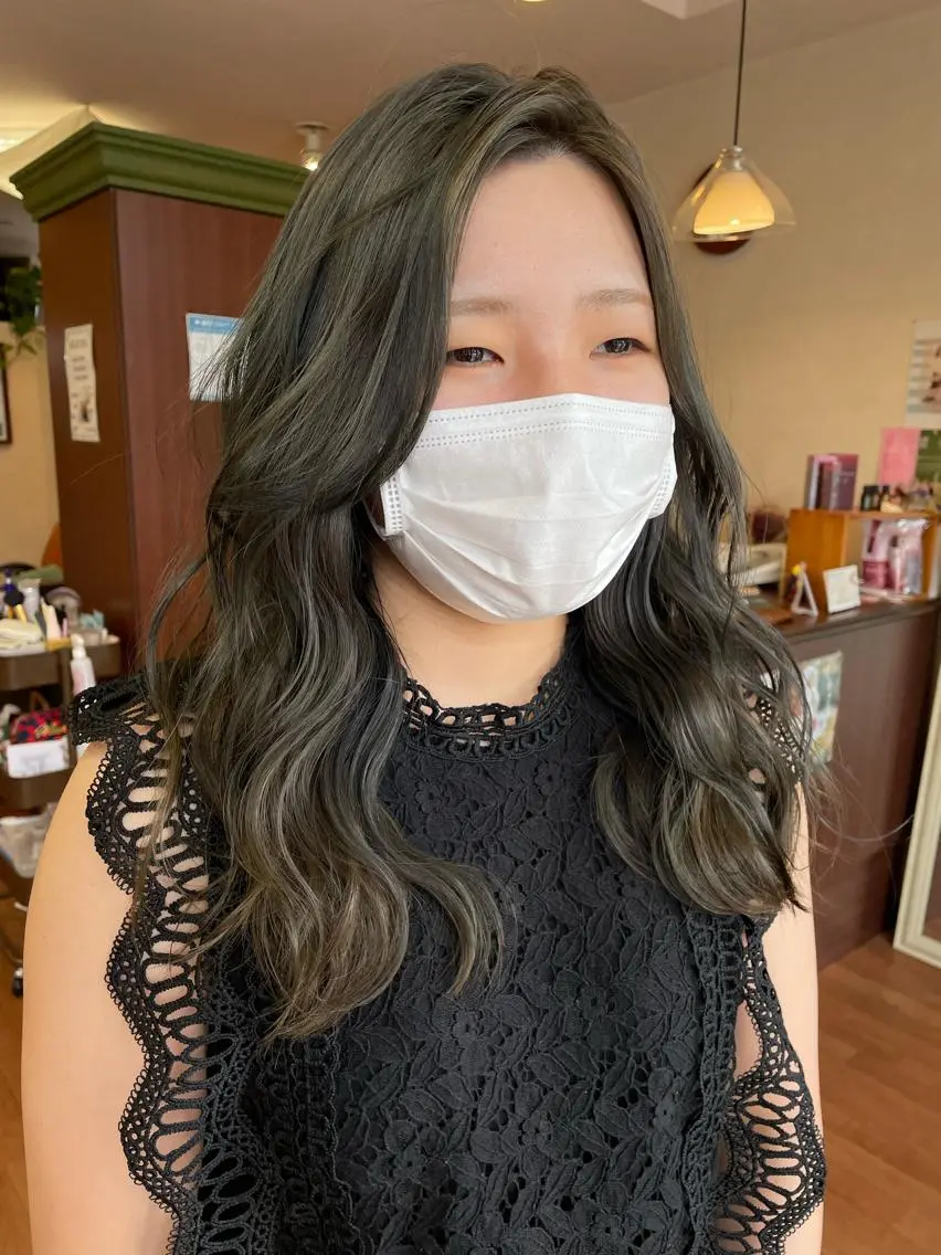 ロング カラー ヘアカラー Vyuha ビューハのヘアスタイル