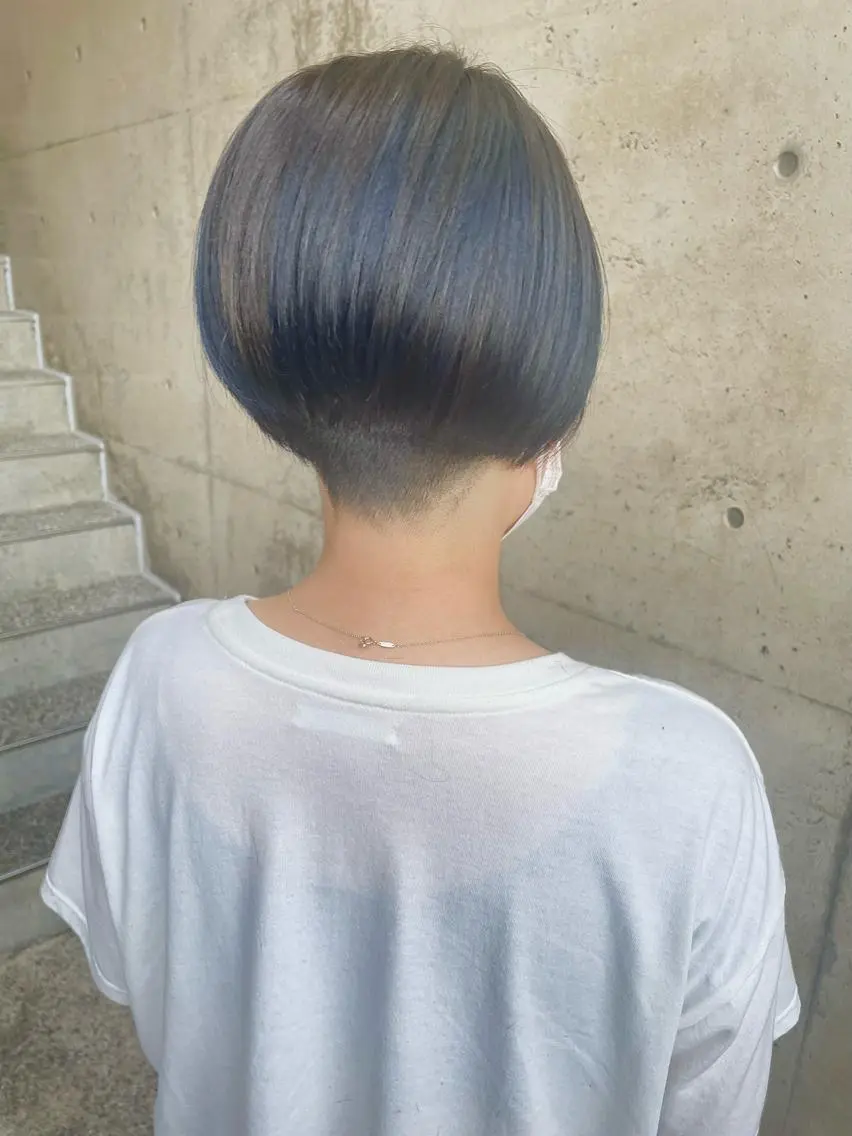 ショート カラー 日高 香織のヘアスタイル