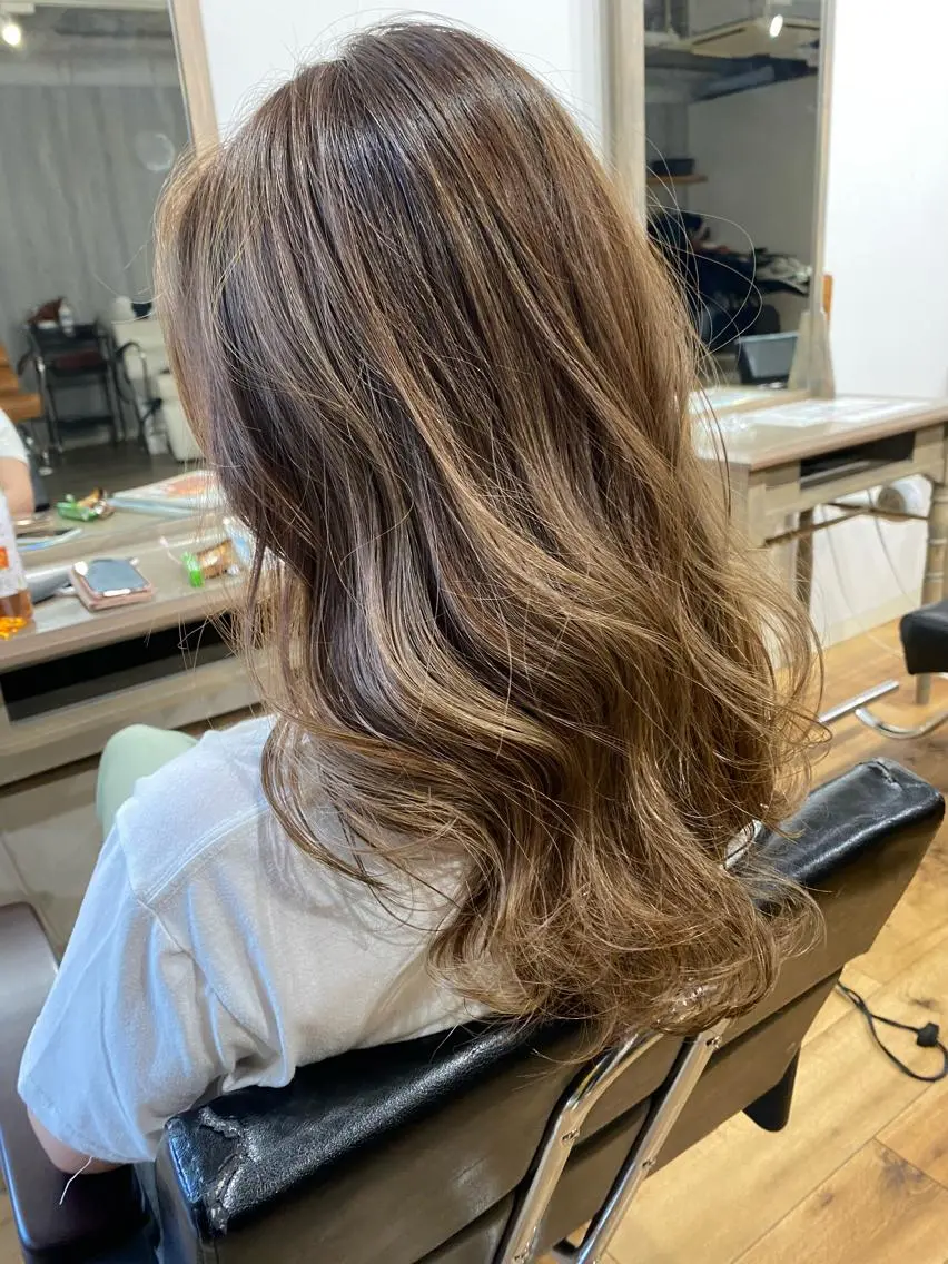ロング カラー アッシュ 透明感カラー インナーカラー くびれヘア 外国人風カラー カット ヘアカラー 夜23時まで予約🉑 reverieあきらのヘアスタイル