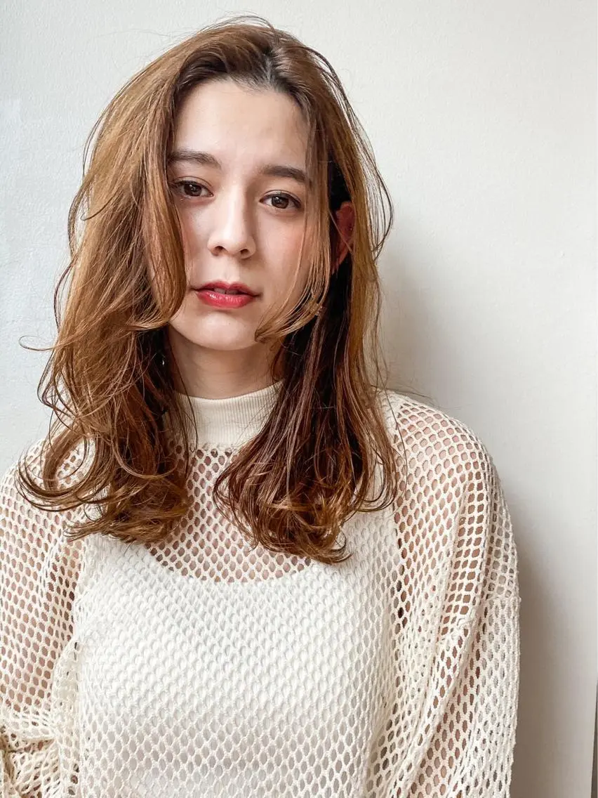 ミディアム カット パーマ トリートメント ヘアセット ハイトーン/レイヤー 💜Akaneのヘアスタイル