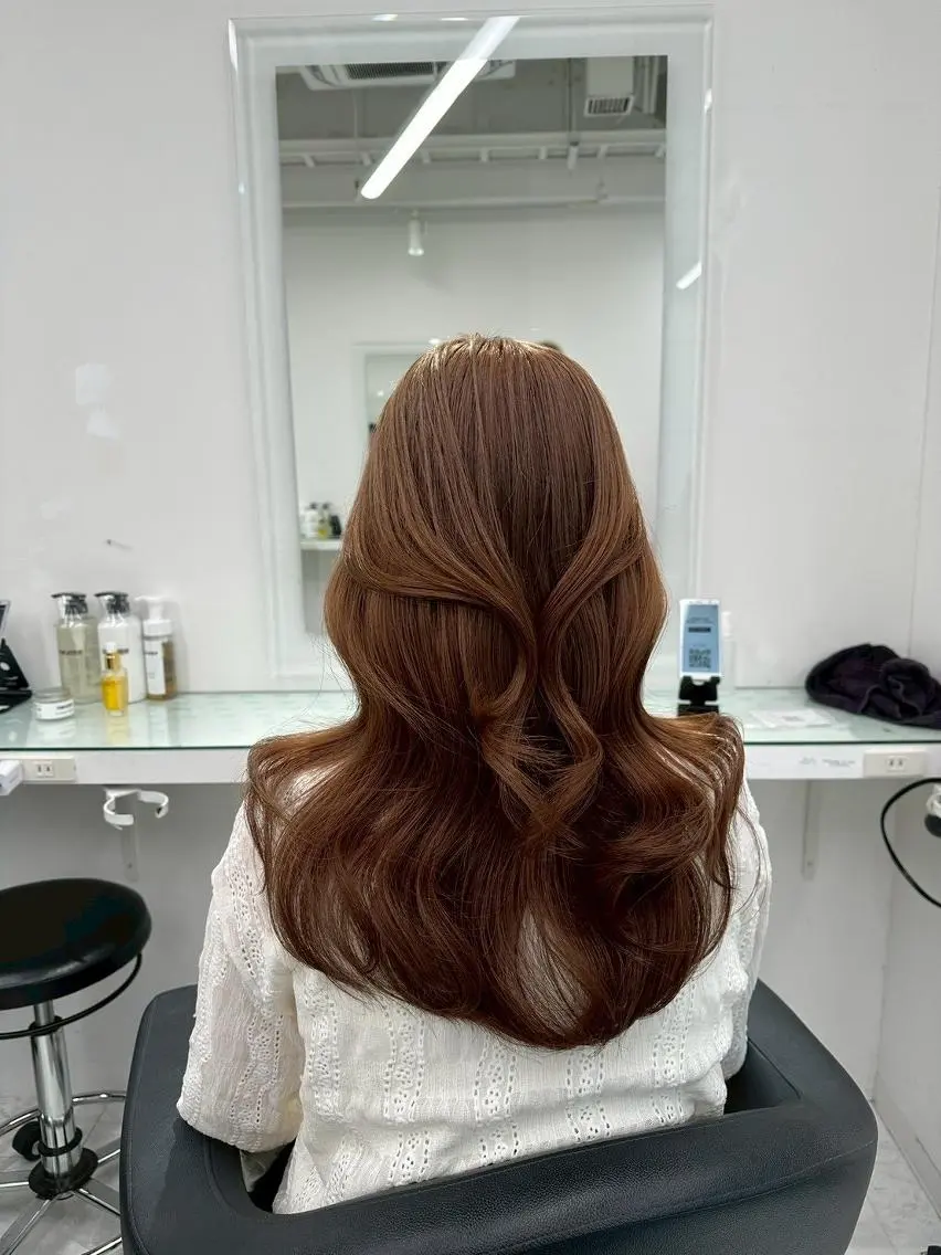 カラー 韓国風レイヤーカット 🇰🇷渋谷のヘアスタイル