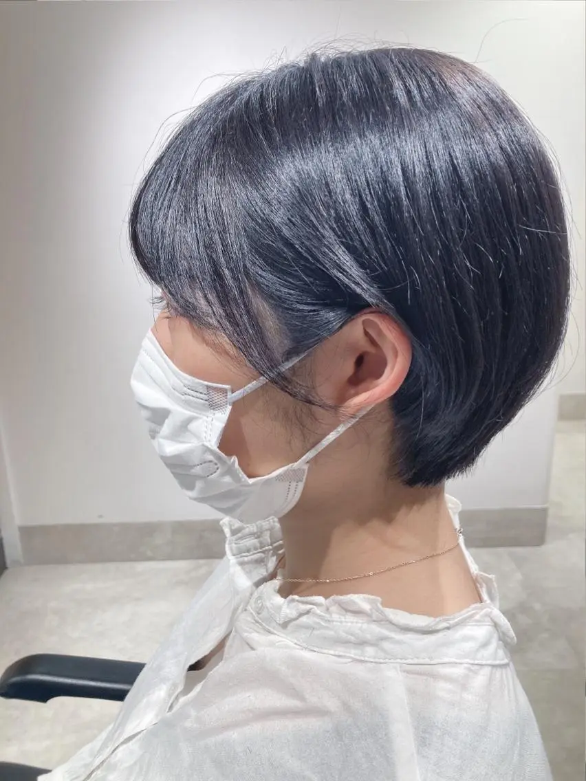 ショート カラー 丸みショート 黒髪 ブルーカラー ブルーブラック ショートヘア カット ヘアカラー トリートメント ヘッドスパ スキバサミを使わない カット🌼唯🌼のヘアスタイル