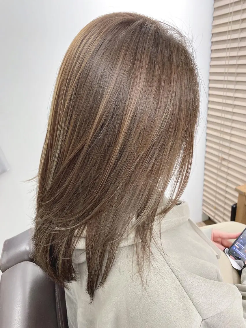 セミロング カラー ハイライトカラー ハイライト レイヤーカット ハイライト⭐️上野 高広のヘアスタイル