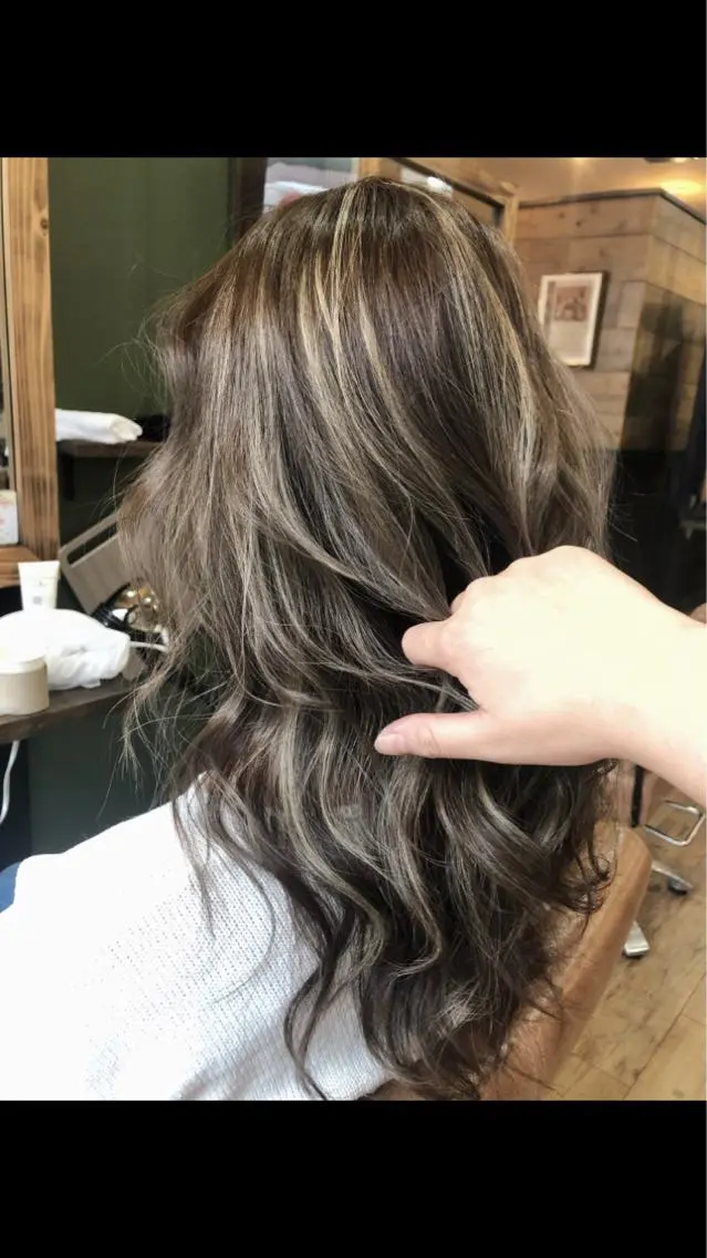 ロング カラー ブリーチ ハイライトカラー 3Dハイライト 外国人風カラー ハイライト ヘアカラー トリートメント SHIAN 八王子 🦋小林 美羅🦋のヘアスタイル