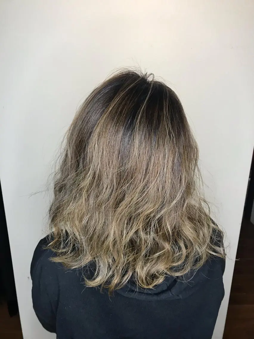ミディアム カラー ブリーチ ere hair salonのヘアスタイル