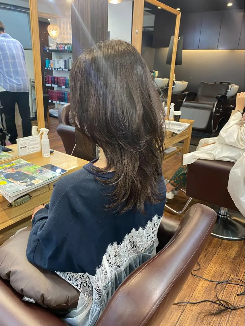 カラー レイヤーカット、 大人可愛い　中村美羅のヘアスタイル