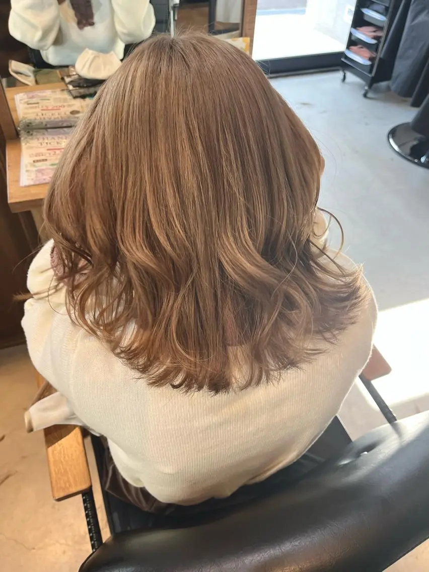 ミディアム 川尻 詩織のヘアスタイル