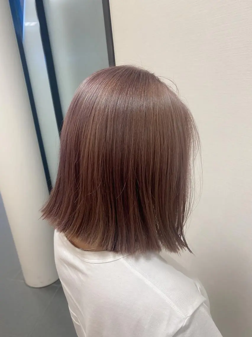 ミディアム カラー 切りっぱなしボブ ベージュカラー ハイトーンカラー インナーカラー ピンクカラー 🌿レイヤー/ブリー チ/🌿JINのヘアスタイル