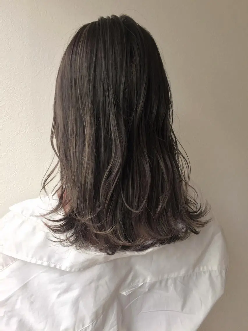セミロング ハイライト Noe心斎橋 堀田 朋宏のヘアスタイル