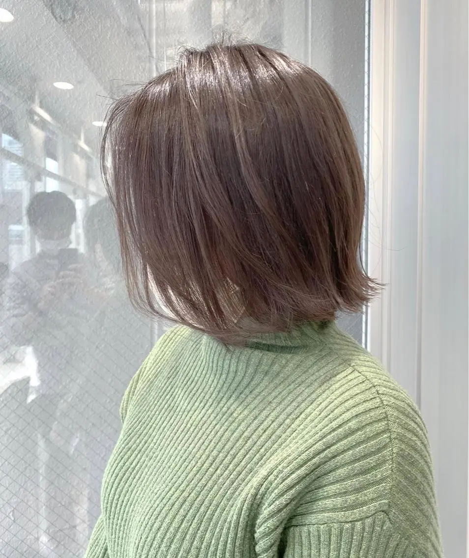 ミディアム カラー 切りっぱなしボブ グレージュ ハイライトカラー ボブ ハイライト カット ヘアカラー ボブ・レイヤーカット 吉敷航一のヘアスタイル