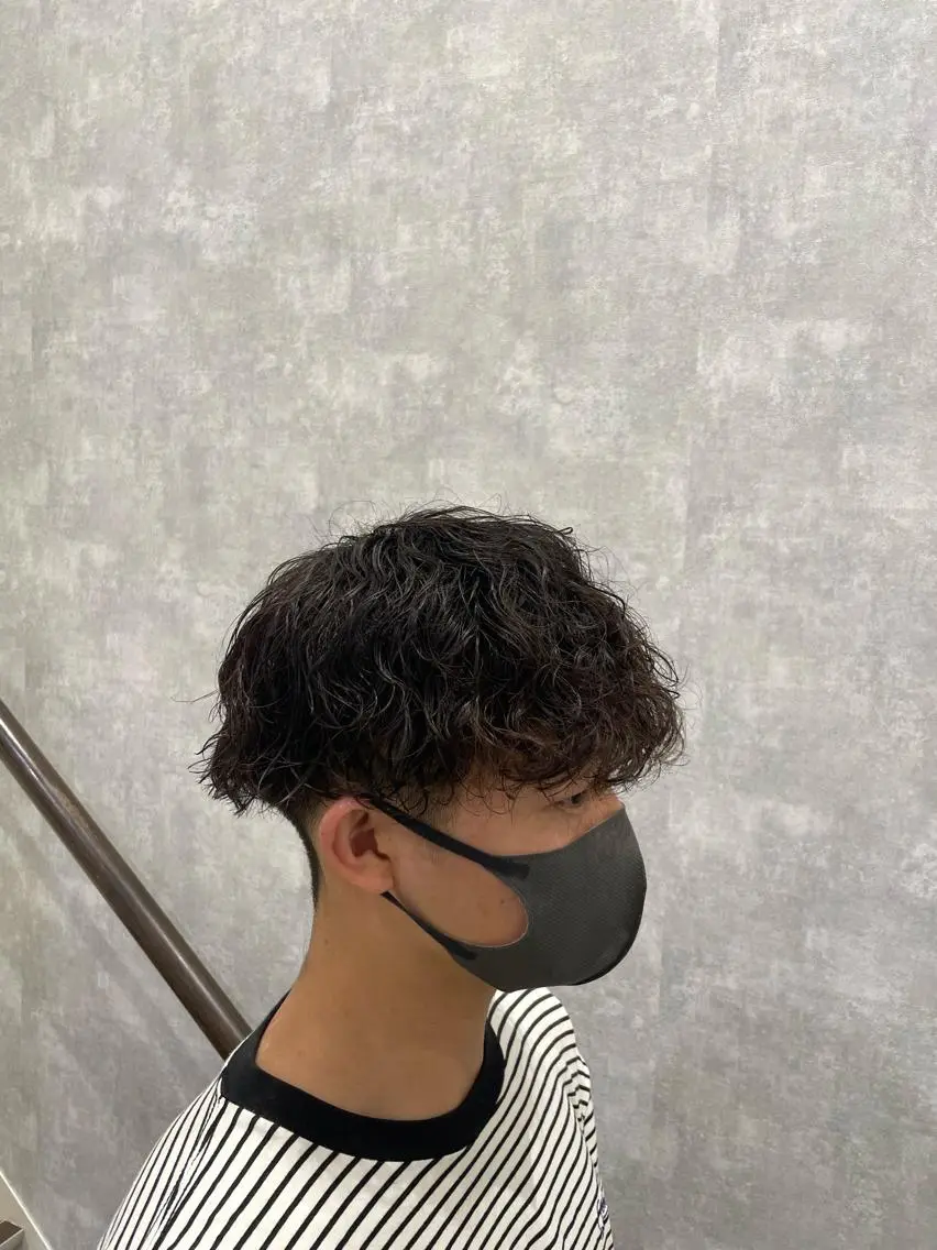 パーマ メンズ メンズパーマ ツイストスパイラルパーマ スパイラルパーマ 港南台短髪特化 フェザーパーマのヘアスタイル