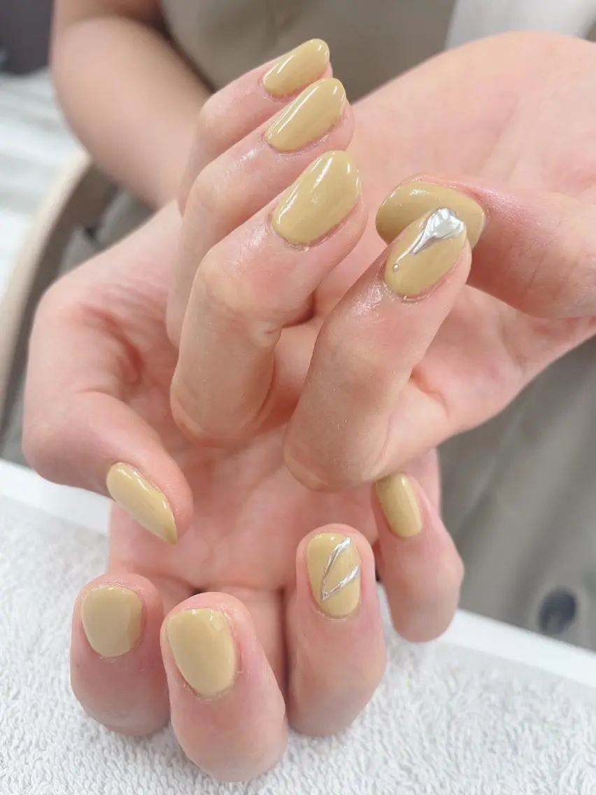 ネイル ミラーネイル シルバー ハンドネイル Bianca SAITO🌺のネイルデザイン