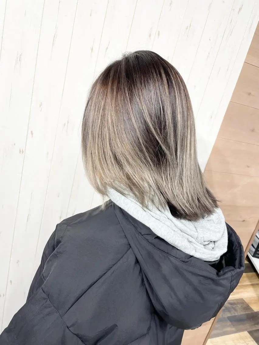 ミディアム 外国人風カラー ハイライト 韓国風ヘア レイヤーカット カット ヘアカラー AN'TIA小作代表 ⭐︎kazuma⭐︎のヘアスタイル