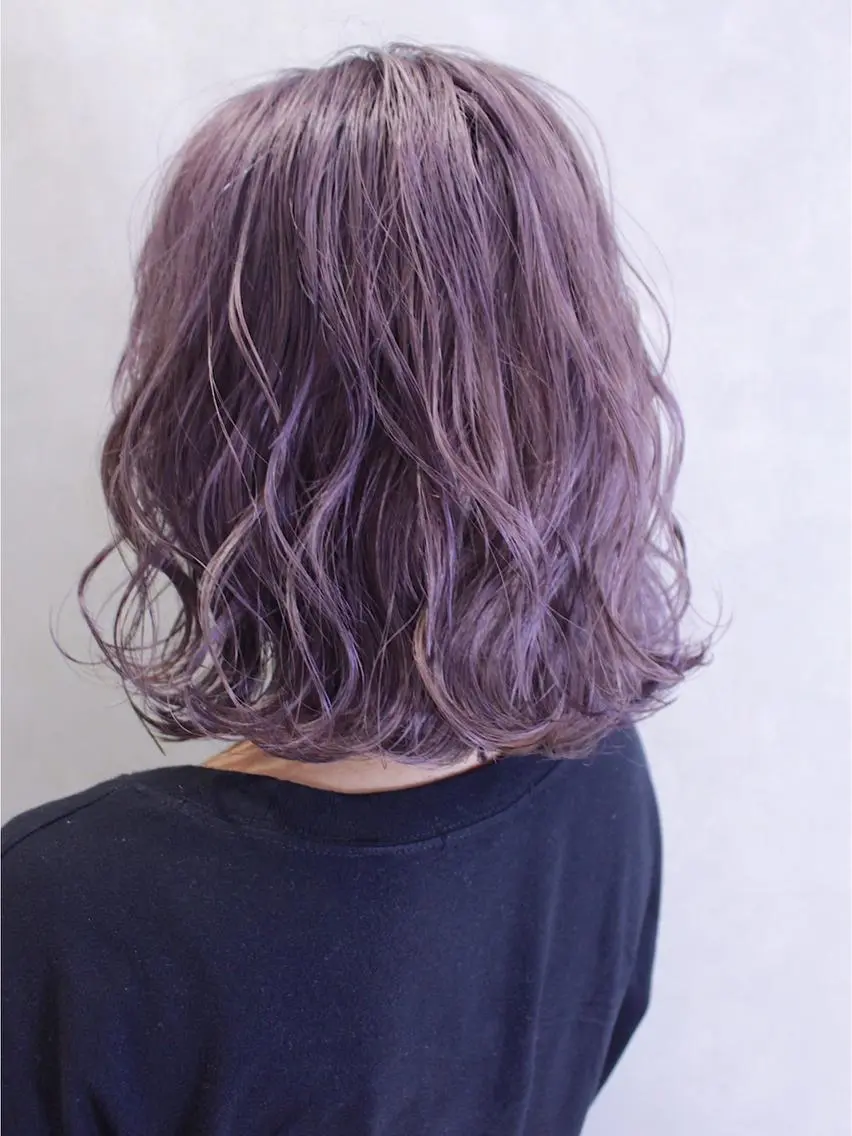 ミディアム カラー ヘアアレンジ ラベンダーカラー シルバー ヘアカラー トリートメント lani ブリーチ /ダブルカラーのヘアスタイル