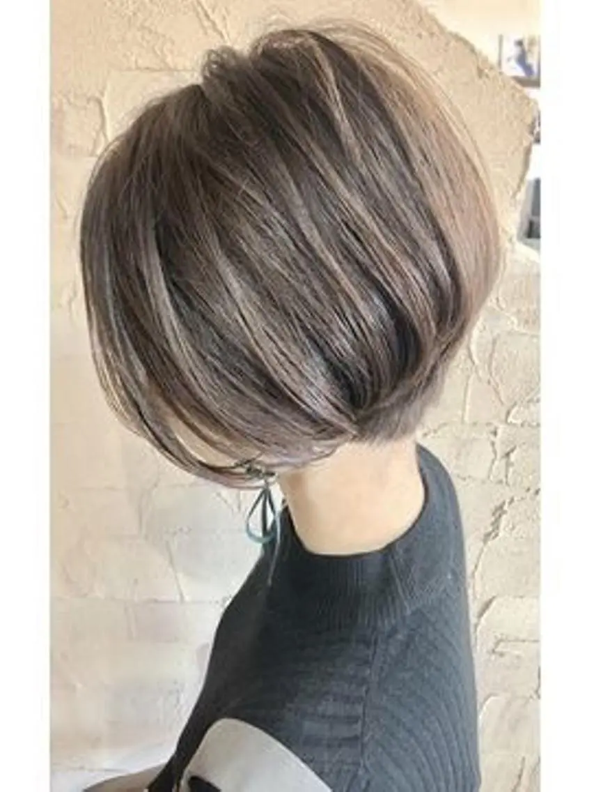 ショート カラー 高梨 里穂のヘアスタイル