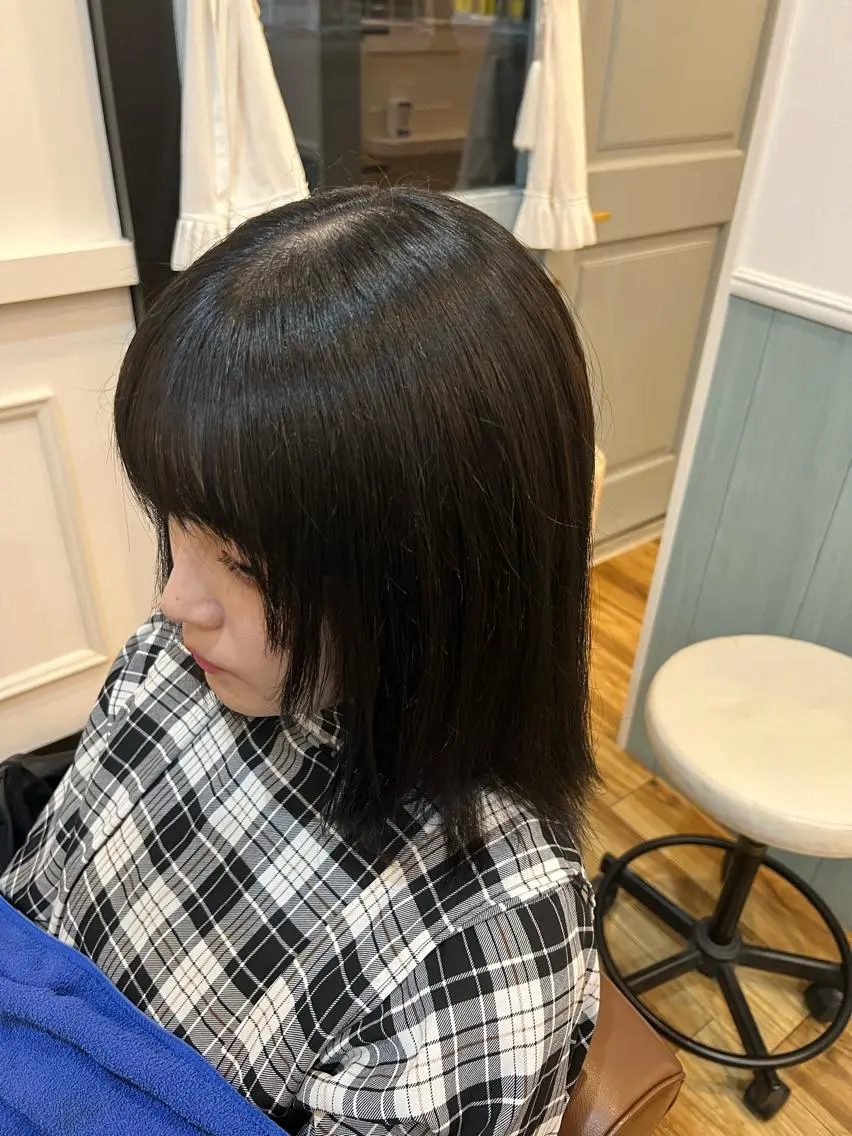 セミロング カラー 黒髪 ブルーカラー ブルーブラック 🐰ハイトーンカラー 畠山　渡🐰のヘアスタイル