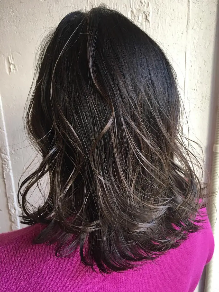ミディアム カラー バレイヤージュ ブリーチ グレージュ 外国人風カラー レイヤーカット ヘアカラー レイヤー/大人メンズ パーマ🌀 平島拓也のヘアスタイル