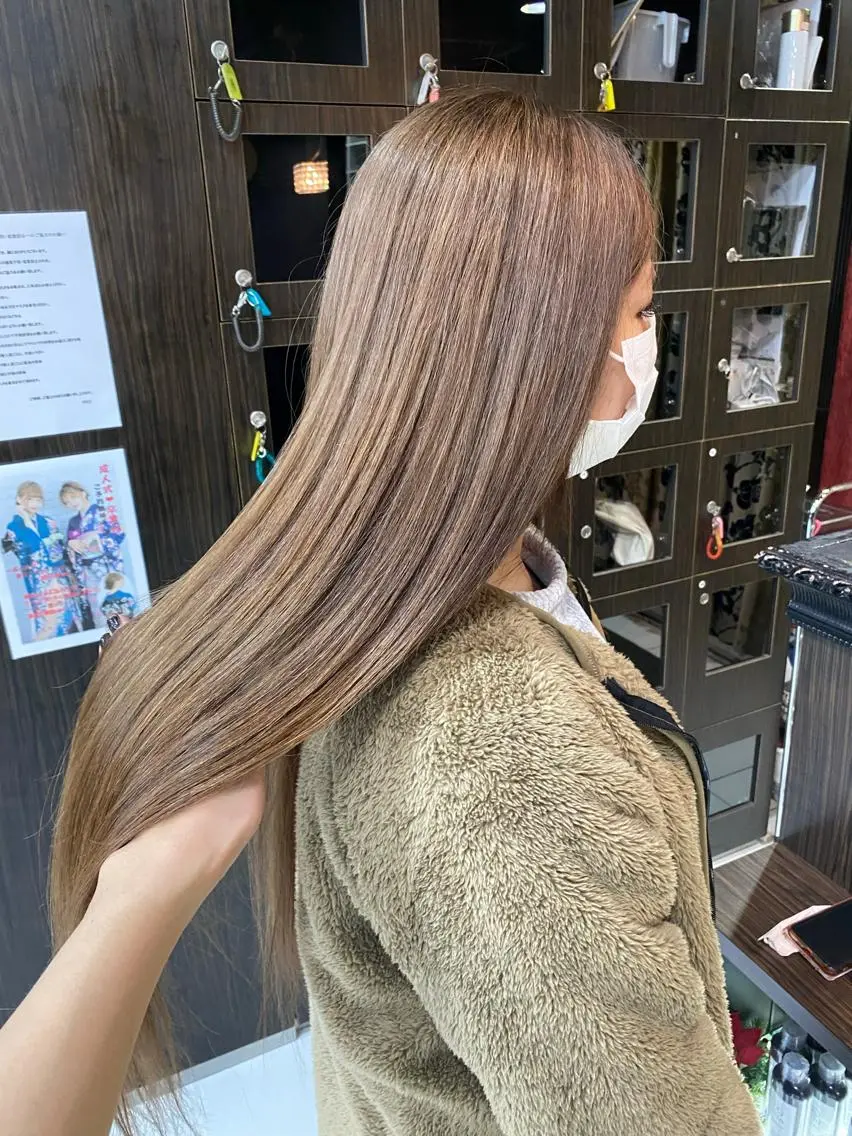 ロング カラー ベージュカラー ミルクティーベージュ グレージュ達人/赤み 消し/ブリーチ/岩崎のヘアスタイル