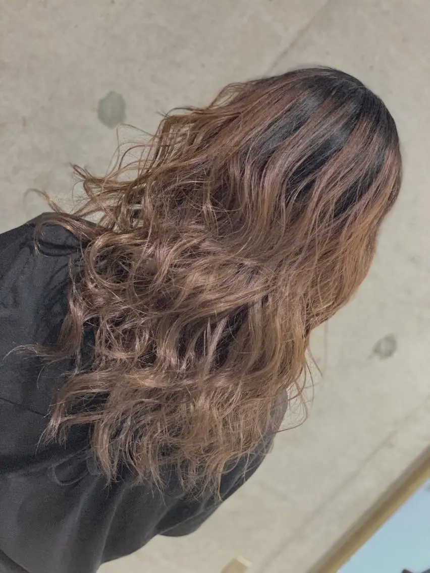 ミディアム カラー ヘアアレンジ ヘアカラー 髪質改善×ハイトーン 中田啄也のヘアスタイル