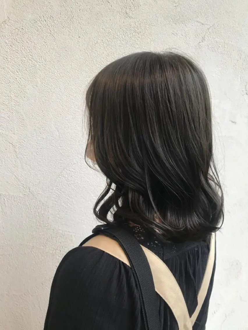 ミディアム カラー 山下 襟華のヘアスタイル