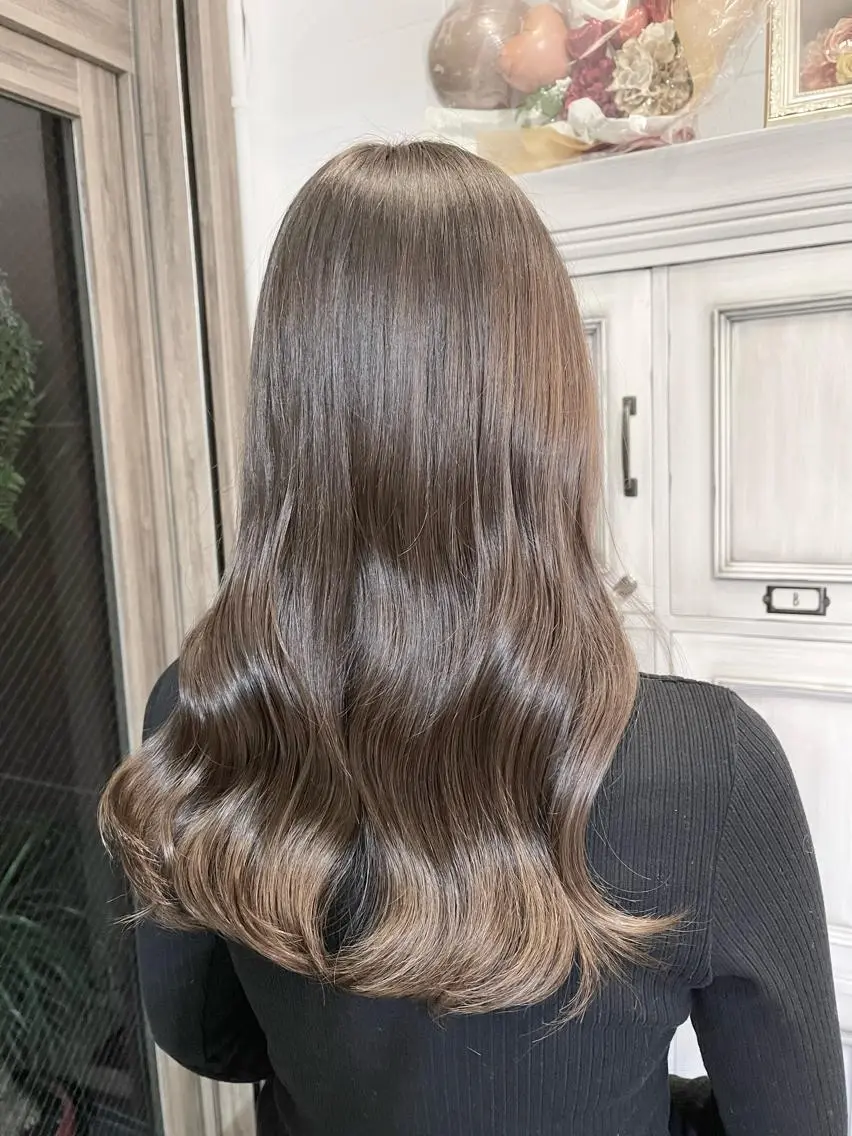 セミロング カラー アッシュ ベージュカラー 髪質改善で 憧れの潤艶美髪にのヘアスタイル