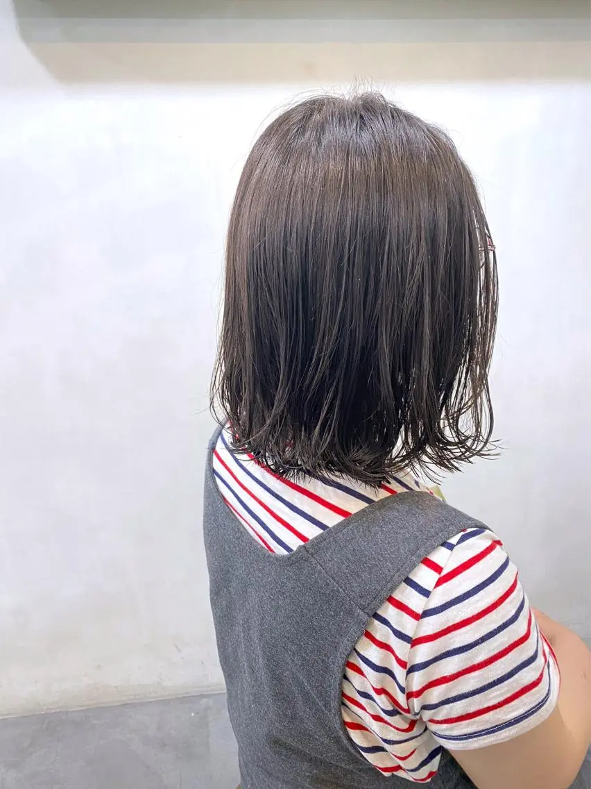 ミディアム カラー 進 詩織のヘアスタイル