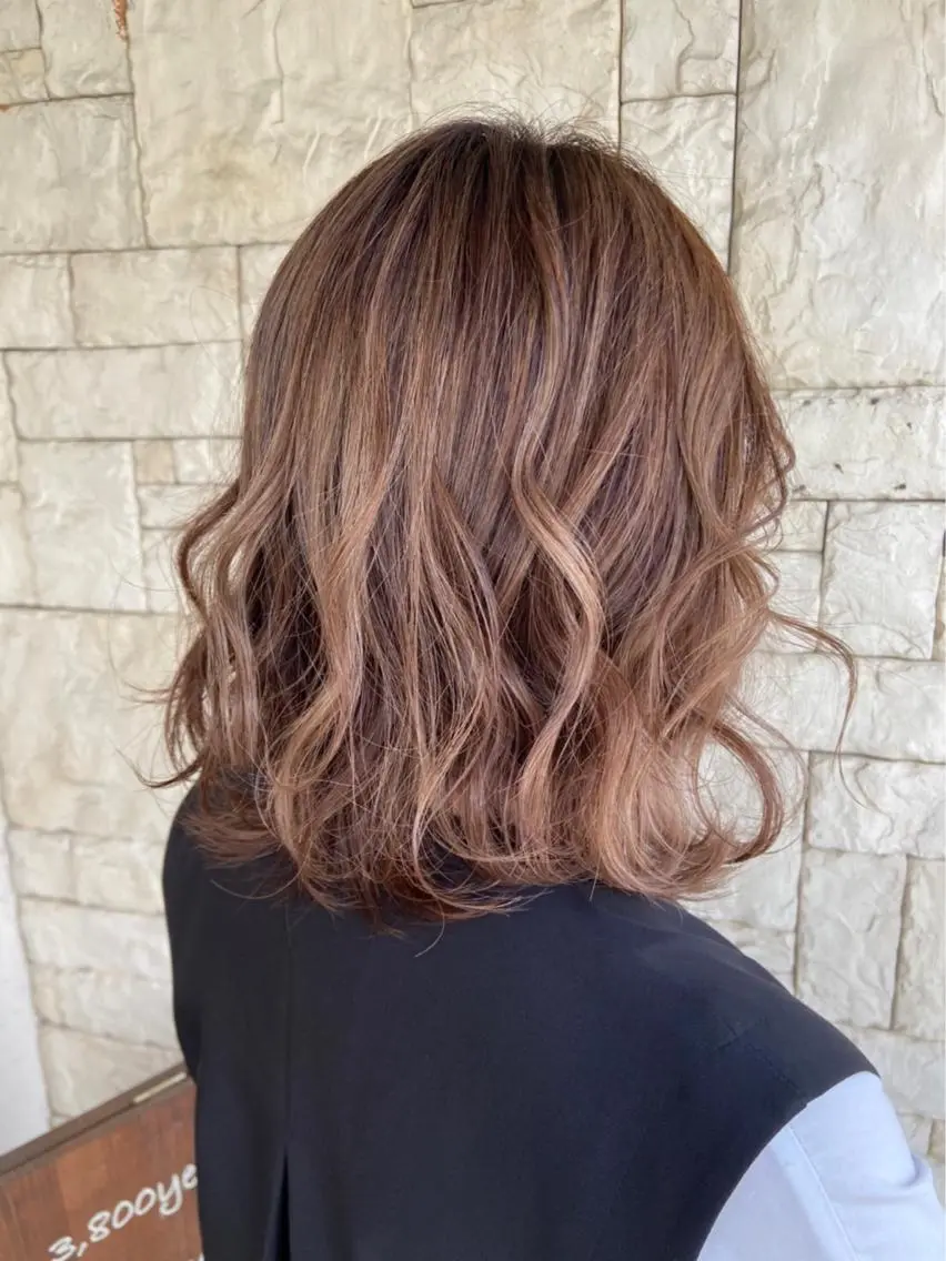 ミディアム 井上 真利のヘアスタイル