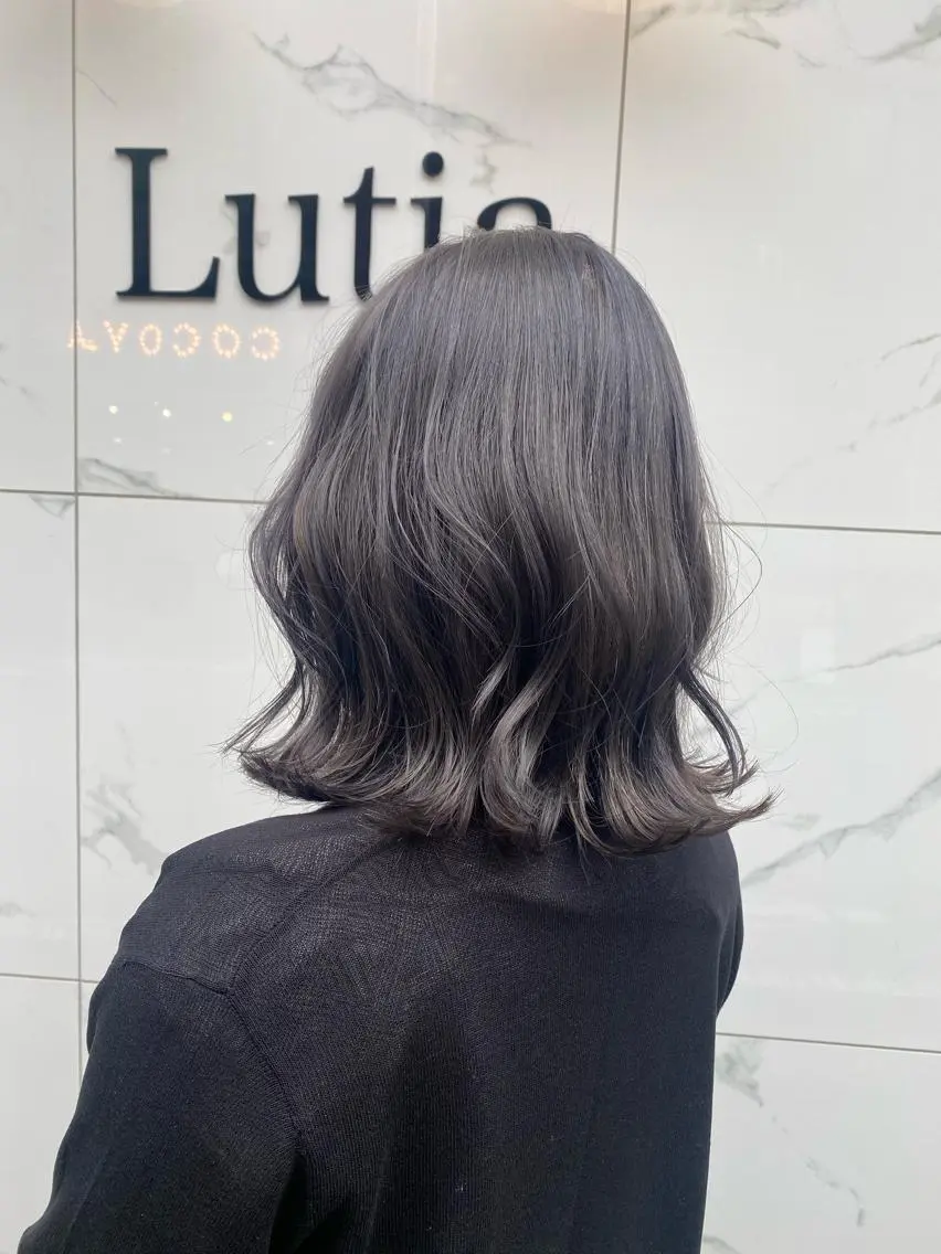 ミディアム カラー ヘアアレンジ ブリーチ 透明感カラー 新宿⌇韓国風ヘア ⌇透明感カラーのヘアスタイル