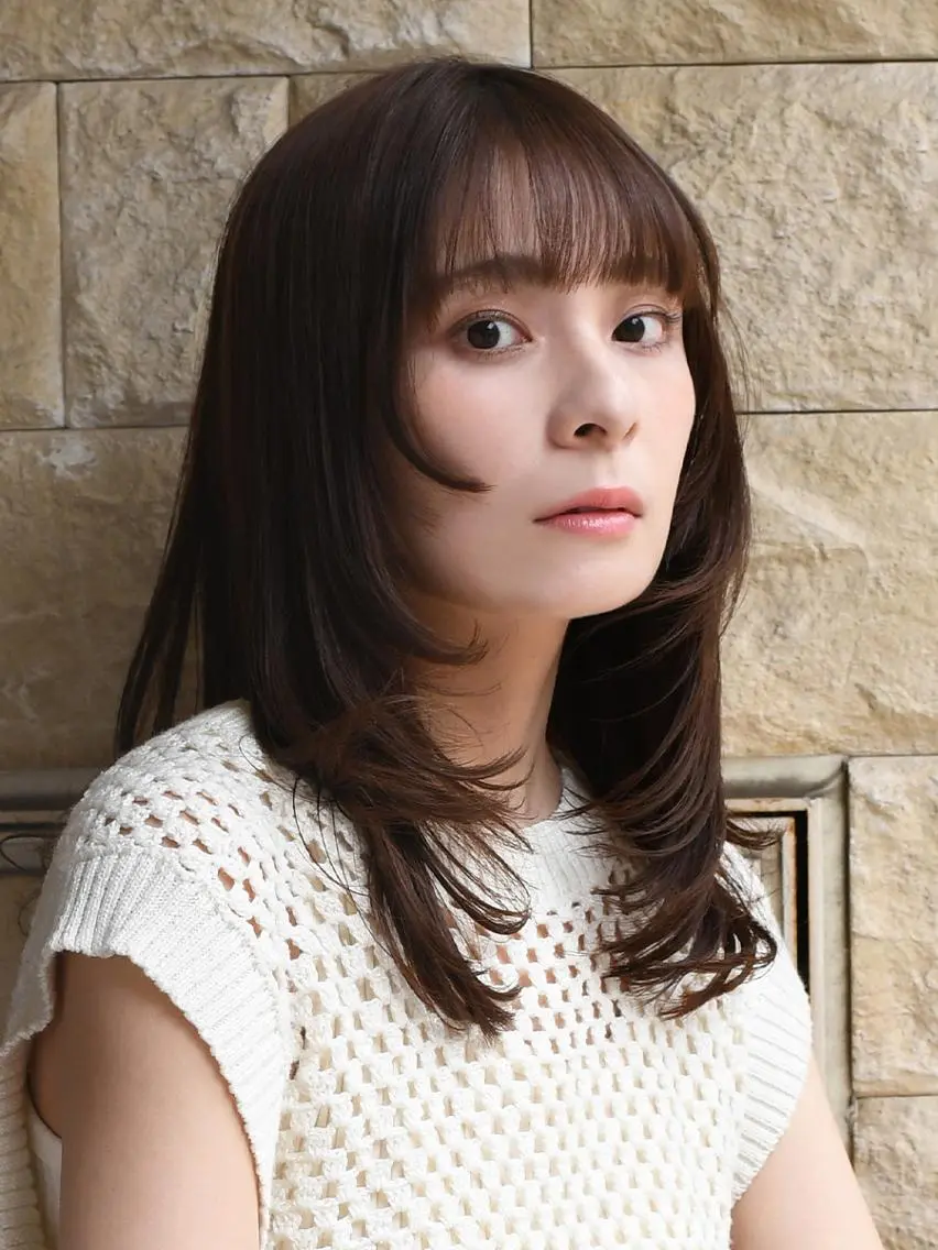 セミロング 高橋 寧音のヘアスタイル