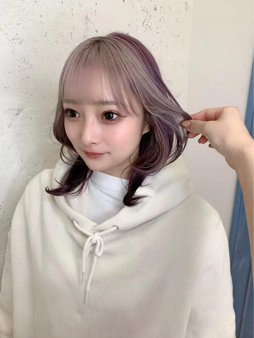 ミディアム カラー 透明感ハイトーン🦄 キラ🌈のヘアスタイル