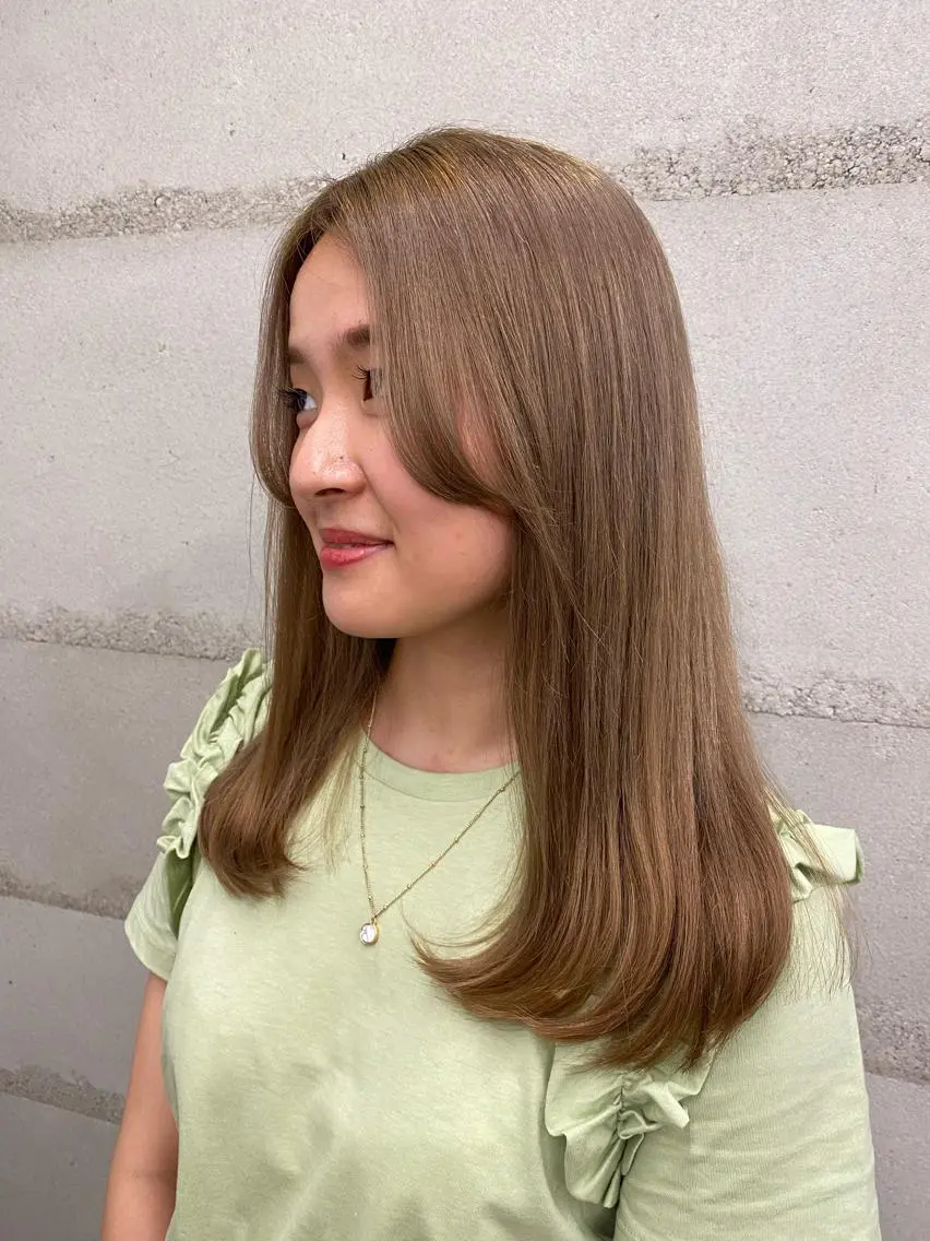 セミロング ナガイ アヤのヘアスタイル